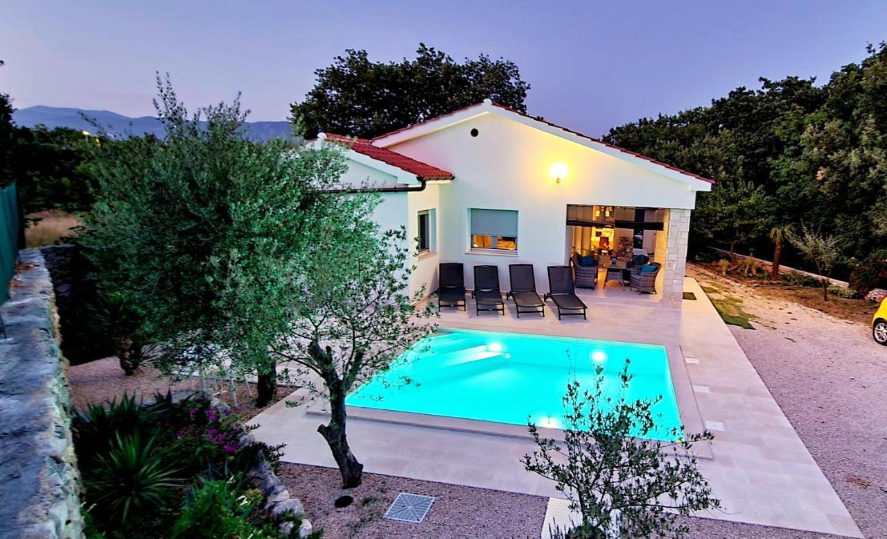 Villa Nevera Omisalj Exterior photo